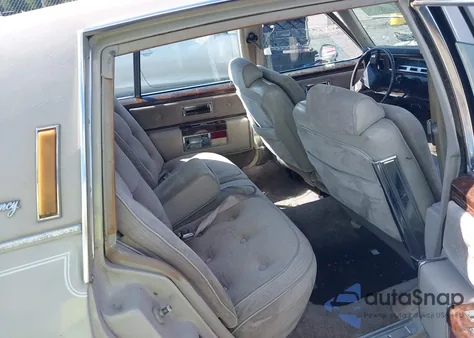 1984 Oldsmobile 98 Regency z USA, uszkodzony, nr VIN 1G3AG69Y2EM860977